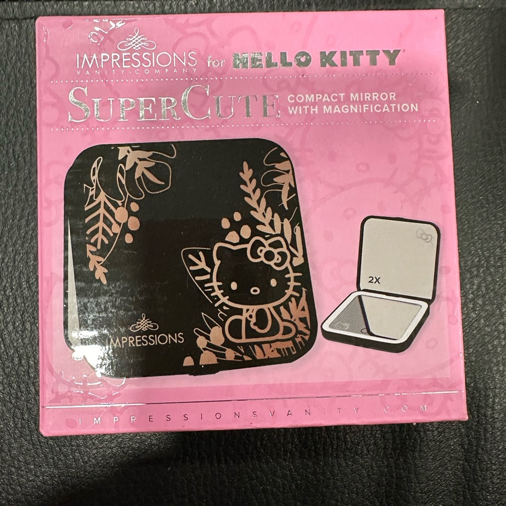 Hello Kitty Compact Mirror with Touch Sensor Switch for Adjustable Brightness